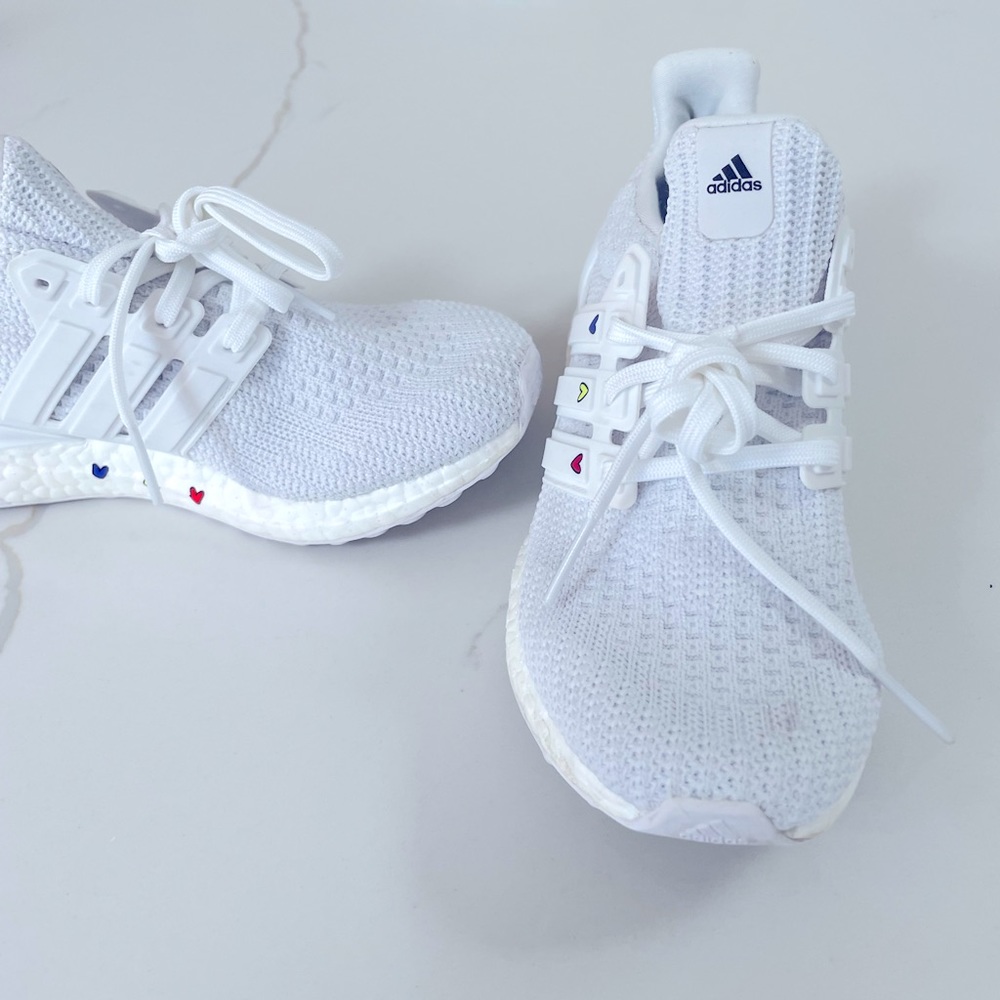 ADIDAS ULTRABOOST 4.0 DNA “HEARTS PACK” RUNNING SHOES CLOUD WHITE WOMENS SIZE 6